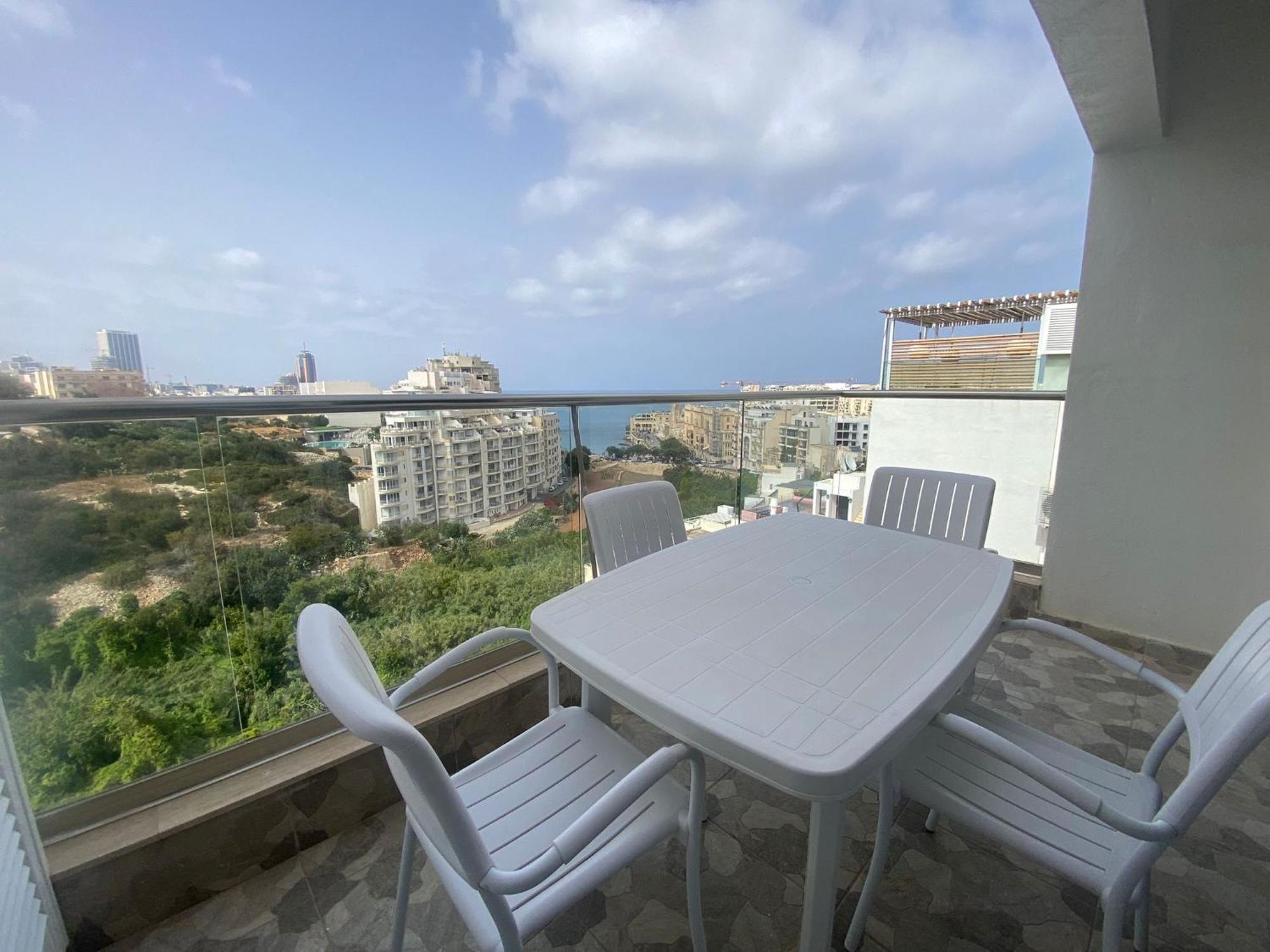 Spectacular Distant Seaview Apt Sliema Zewnętrze zdjęcie